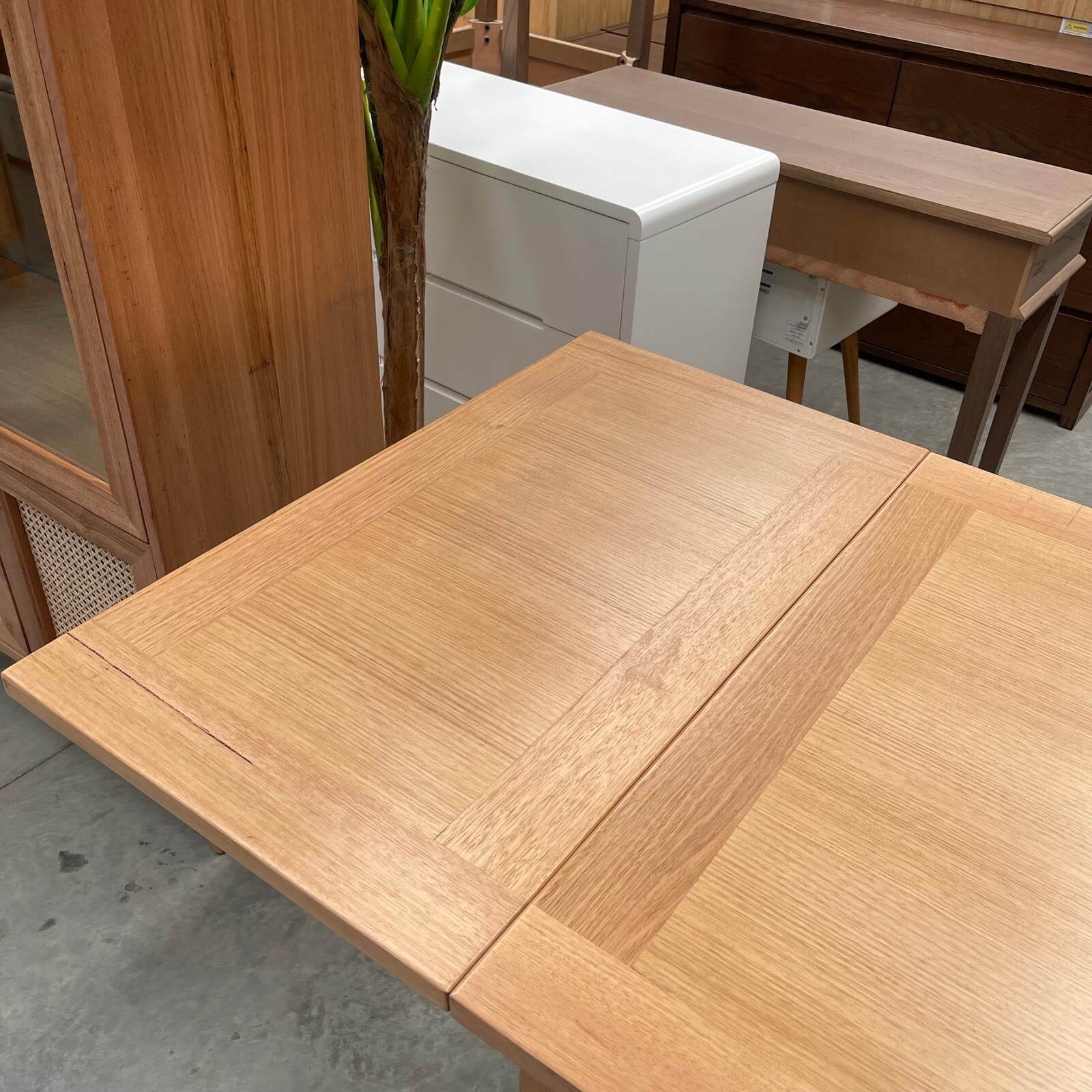 Tasmanian Oak 1.5m/2.5m Extendable Dining Table