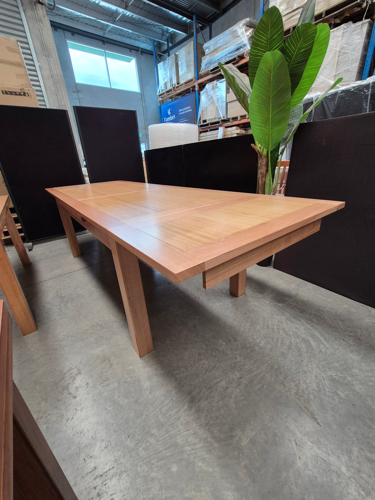 Tasmanian Oak Extendable Dining Table