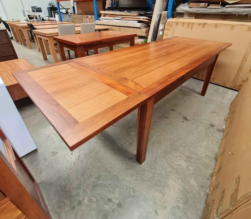 Tasmanian Blackwood 1.8m/2.8m Extendable Dining Table