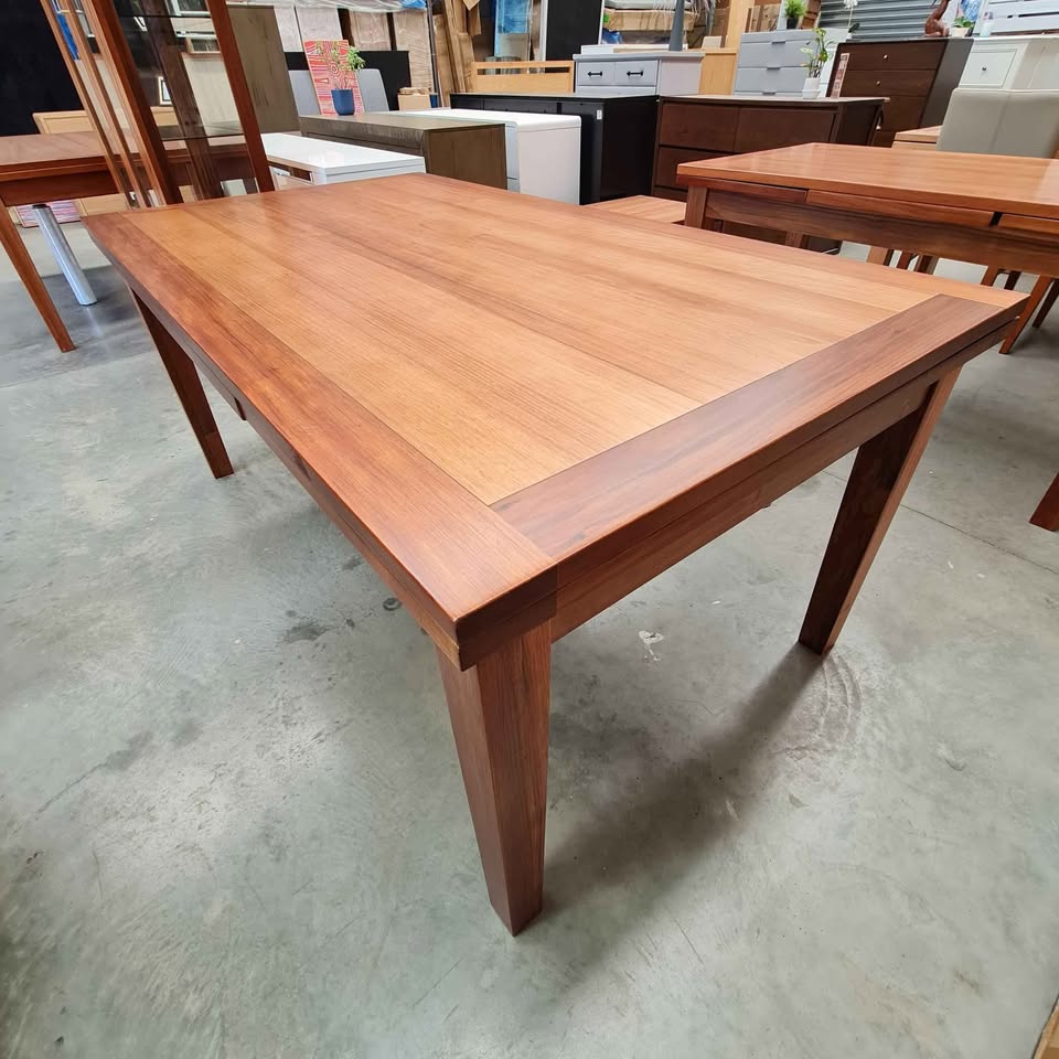 Tasmanian Blackwood 1.8m/2.8m Extendable Dining Table