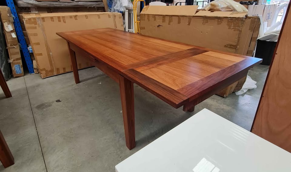 Tasmanian Blackwood 1.8m/2.8m Extendable Dining Table